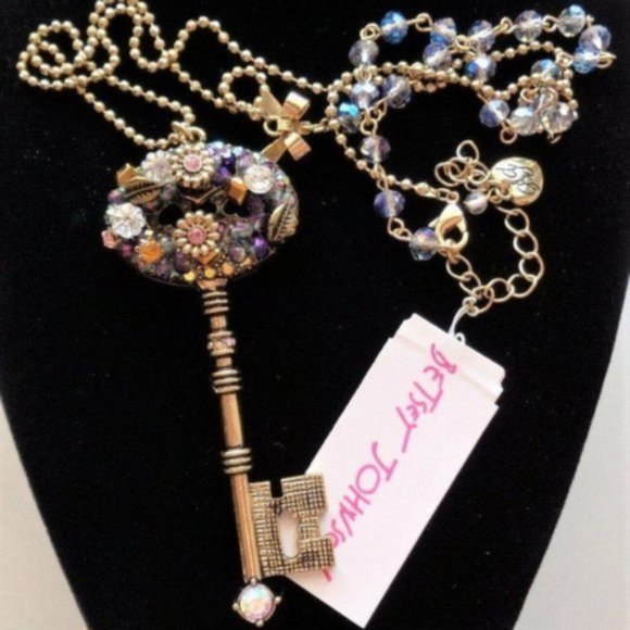 Betsey Johnson FLOWERS GOLD KEY NECKLACE - Picture 6 of 7